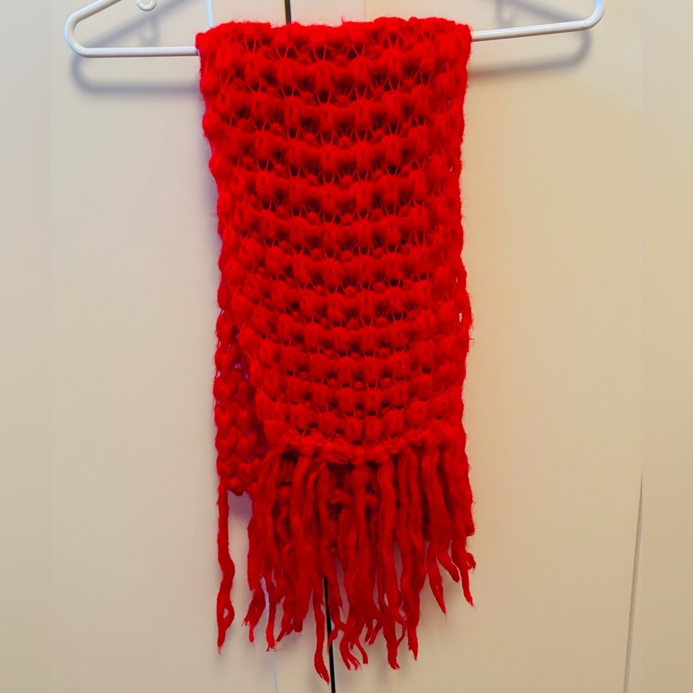 Vintage Style Red Knitted Scarf with Fringe